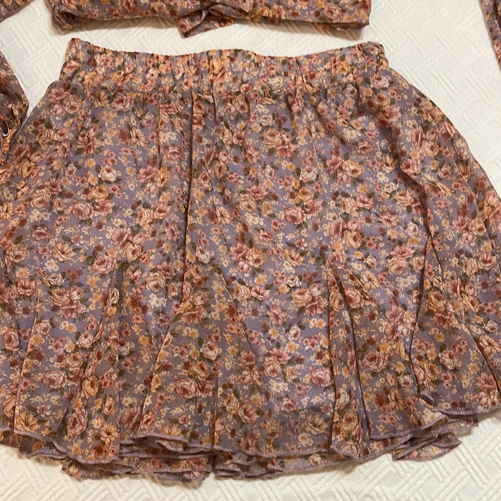 Two piece set - Picture 2 of 3